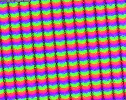 Légèrement granuleux, grille de sous-pixels mate