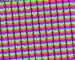 Légèrement granuleux, grille de sous-pixels mate