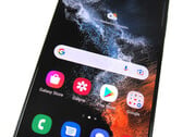 Le Samsung Galaxy S22 est équipé d'une triple caméra. (Source : Notebookcheck)