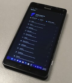 Le Lumia 950 XL sous Windows 11. (Image source : Gustave Monce)