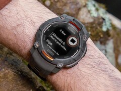 Les smartwatches Garmin Instinct 3 (photo) reçoivent actuellement la version bêta 10.26. (Source : Garmin)