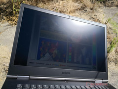 Lenovo Legion Y730 - À l'extérieur en plein soleil.