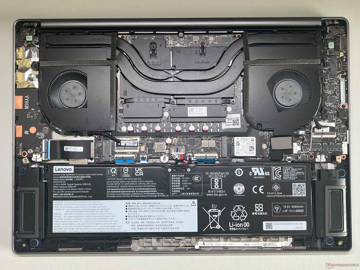 Carte mère Yoga Pro 9 16IAH10 pour comparaison