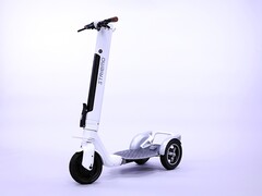 Le scooter électrique à trois roues Striemo est doté d&#039;un mécanisme d&#039;assistance à l&#039;équilibre pour une stabilité maximale. (Image source : Striemo)