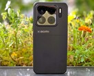 Le Xiaomi 15S Pro est l'un des meilleurs smartphones de 2025. (Source de l'image : Marcus Herbrich)