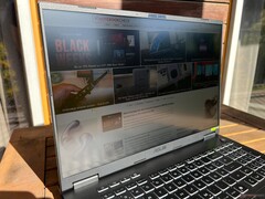 Visionnage en plein air sous le soleil
