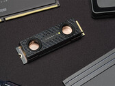 Corsair MP700 PRO apporte le refroidissement par eau et le refroidissement actif aux SSD Gen 5 (Image Source : TechPowerUp)