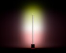 Le lampadaire Govee 3 est montré en train de projeter de la lumière sur le mur