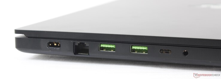 A gauche : adaptateur secteur, 2,5 Gbit RJ-45, 2x USB 3.2 Gen. 2, USB-C 3.2 Gen. 2, 3,5 mm combo audio