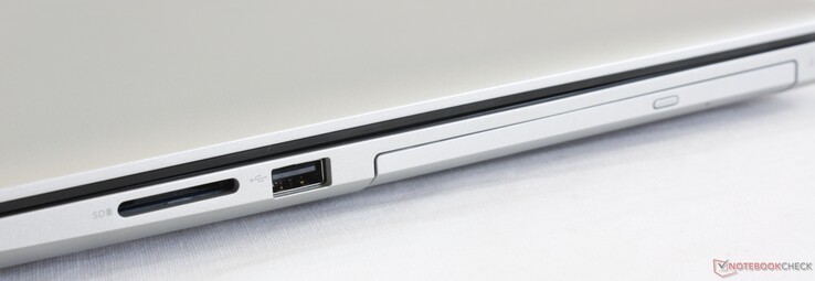 Côté droit : lecteur de carte SD, USB 2.0, disque optique, verrou de sécurité Noble.