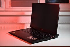 ordinateurs portables de 18 pouces : Cette catégorie ne devrait pas se limiter aux jeux et à des appareils tels que le MSI Raider A18, illustré : MSI Raider A18 (source de l'image : Benjamin Herzig/Notebookcheck)