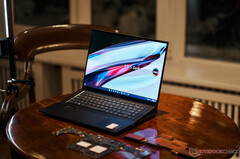 Le Zenbook Pro 16X OLED ne dispose plus d&#039;un écran 4K. (Image source : ASUS)