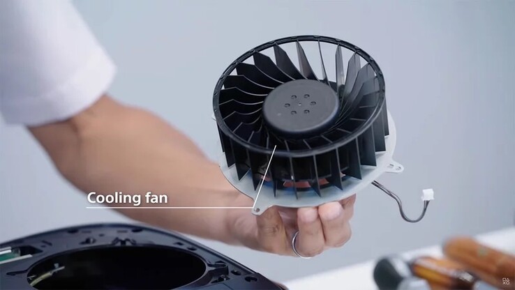 Fan officiel du démontage de PS5. (Source de l'image : Sony via Les Numériques)