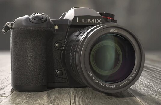 Le Lumix G9 de Panasonic est un puissant appareil photo sans miroir Micro Four Thirds que l'on peut souvent se procurer pour moins de 1 000 dollars. (Source de l'image : Panasonic)