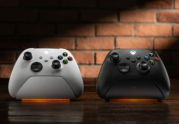 La station de charge 8BitDo Ultimate pour manettes Xbox dispose d’un indicateur LED de charge réglable..