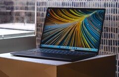 Le Dell Latitude 9440 2-en-1 présente un design similaire à celui du XPS 13. (Source de l'image : Dell)
