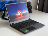 Test du Lenovo ThinkPad P16v G1 AMD : station de travail d'entrée de gamme avec Zen4