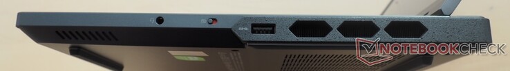 À droite : prise audio 3,5 mm, bouton e-Shutter de la webcam, USB 3.2 Gen1 Type-A