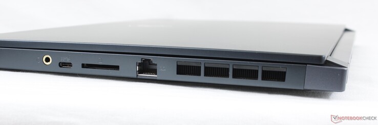 Côté droit : prise jack, USB C 3.2 Gen. 2, lecteur de carte SD, RJ-45.
