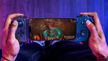 Le Razer Kishi V3 est compatible avec les smartphones iPhone 15/iPhone 16 et Android. La Razer Kishi V3 Pro est conçue pour les petites tablettes dont l'écran mesure entre 7 et 8 pouces. (Source de l'image : Razer)