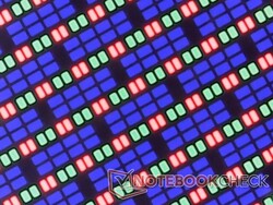 Réseau de sous-pixels OLED d'une grande netteté