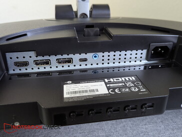 Sorties : HDMI, 2x DP, USB-C, prise casque, alimentation