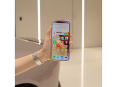 Un smartphone Vivo contrôle une voiture (Source : Vivo)