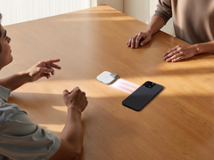 L'Anker Soundcore Work (photo) prend en charge la synthèse alimentée par l'IA et peut identifier automatiquement plusieurs haut-parleurs. (Source de l'image : Anker Soundcore)