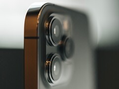 L&#039;appareil photo des iPhones de Apple peut être endommagé si l&#039;appareil est exposé aux vibrations du moteur (Image : Simon Hrozian)
