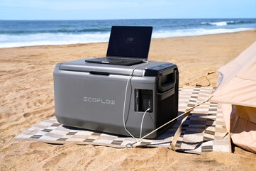L'EcoFlow Glacier Classic peut être utilisé pour charger des appareils portables grâce à son port USB-C. (Source de l'image : EcoFlow)