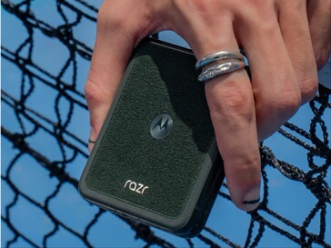 Motorola Razr Ultra finition Alcantara. (Source de l'image : Motorola)
