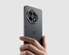 Le OnePlus 13R vendu au Royaume-Uni et dans l'Union européenne sera livré dans une boîte plus petite. (Source de l'image : OnePlus)