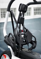 Le siège à dossier complet est équipé d'une ceinture de sécurité à 5 points (Source : BMW)