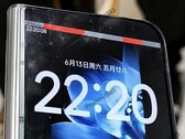 Le Xiaomi Mix Fold 5, plus compact et plus large, semble apparaître sur une première photo prise lors d'un essai pratique, sous HyperOS 4.