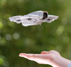 Le DJI Neo sera suffisamment petit pour décoller d&#039;une main. (Source de l&#039;image : @JasperEllens)