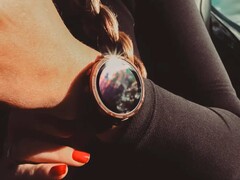 La smartwatch Grit X2, relativement compacte, est désormais disponible (Source : Polar)