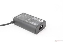Petit (~7,5 x 4,7 x 2,2 cm) Adaptateur secteur USB-C 65 W