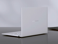L'AMD ZenBook 14 Air 2026 est disponible avec 16 Go de RAM et coûte environ 1 476 $. Sur la photo : une image promotionnelle montrant l'arrière de l'ordinateur portable.