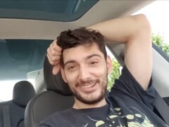 Le célèbre livestreamer Paul Denino a acheté une nouvelle Tesla après une escroquerie présumée à la cryptomonnaie de 500 000 dollars (Image : Ice Poseidon)