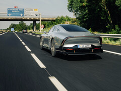 La Mercedes EQXX a une nouvelle fois prouvé son efficacité et son autonomie exceptionnelles lors d&#039;un essai de Stuttgart à Silverstone (Image : Mercedes-Benz)