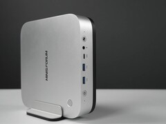 Le mini-PC Minisforum M2 Pro est livré avec un support vertical dans son emballage.