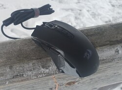 ... et la souris de jeu Redragon Ranger Basic M910-K, fournie par Redragon.