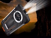 BV8200 : Smartphone robuste avec second écran et lampe de poche. (Source de l'image : Blackview)