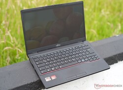 Revue du Fujitsu LifeBook E5412A. Fourni par :