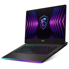 Le MSI Raider GE67 HXest commandable avec un écran OLED 240 Hz au moins quatre mois avant le Razer Blade 15 équivalent. (Image source : MSI)