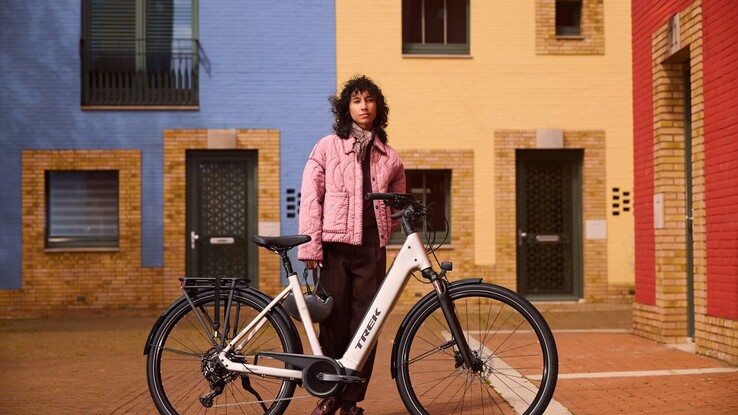 Le vélo électrique District+ dans la finition « Lunar Silver »