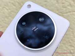 Le successeur de l'Oppo Find X8 Ultra (photo) devrait, selon les rumeurs, être doté de deux capteurs de 200 MP. (Source de l'image : Notebookcheck)