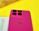 Le châssis du Moto G37 est élégant, mais la qualité de fabrication n’est pas parfaite.