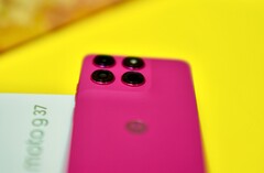 Le châssis du Moto G37 est élégant, mais la qualité de fabrication n’est pas parfaite.