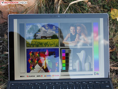 Surface Pro 6 i5 - À l'extérieur à l'ombre.